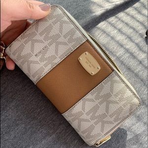 Michael Kors Compartment Wallet